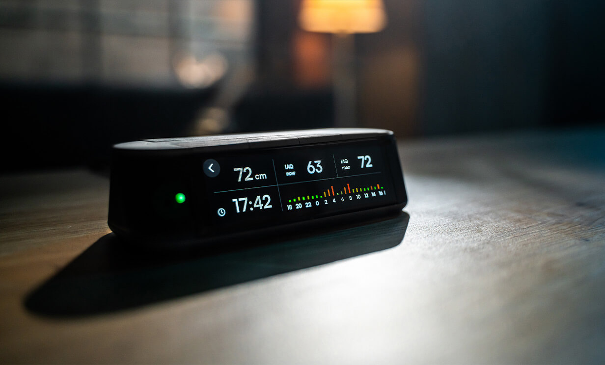 Höhenverstellbarer Schreibtisch-Controller von Liftor FLOW mit LED-Touchdisplay und Luftqualitätssensor