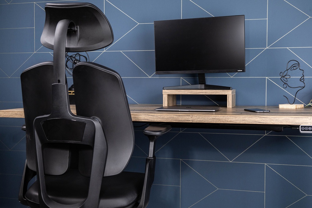 dřevěný podstavec pod monitor Liftor