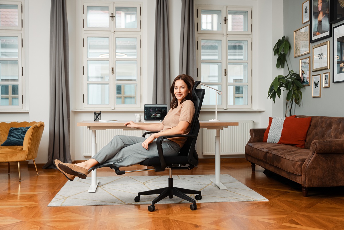 Kancelářská židle s podnožkou Liftor Orca